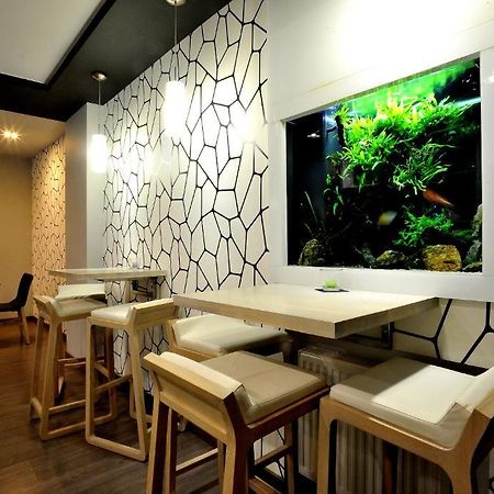 Hostel Promenada Rzeszow Bagian luar foto