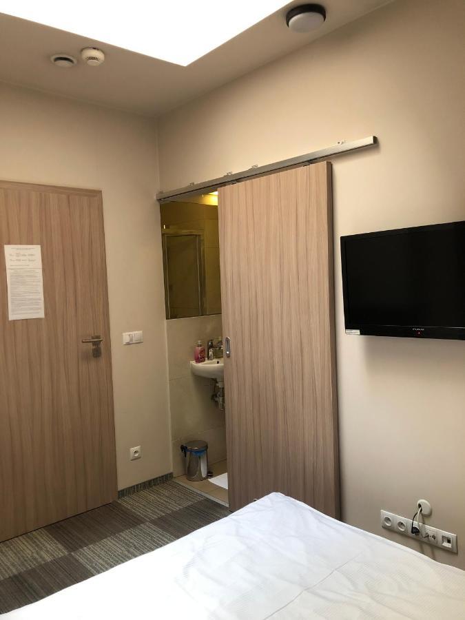 Hostel Promenada Rzeszow Bagian luar foto