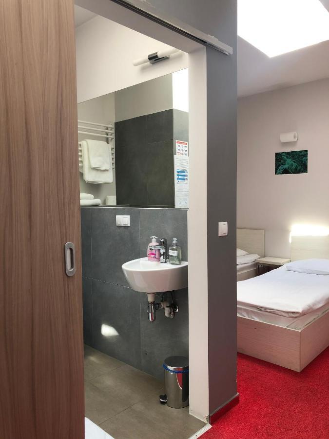 Hostel Promenada Rzeszow Bagian luar foto