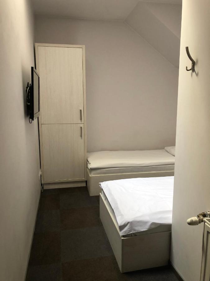 Hostel Promenada Rzeszow Bagian luar foto