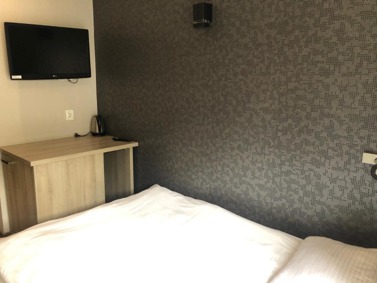 Hostel Promenada Rzeszow Bagian luar foto