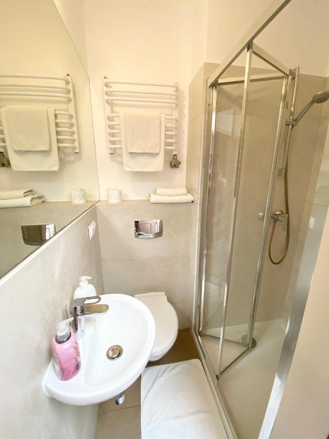 Hostel Promenada Rzeszow Bagian luar foto