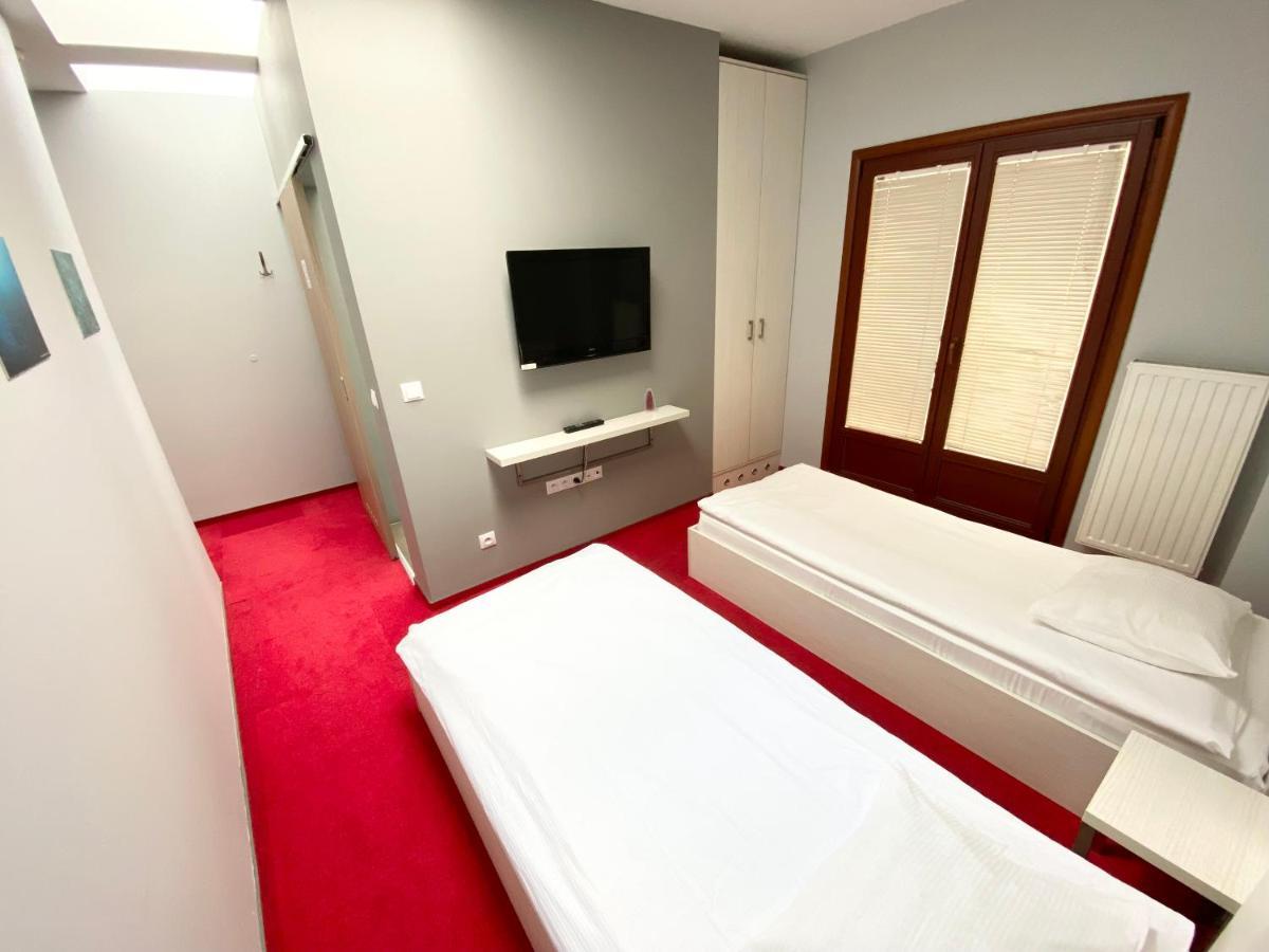 Hostel Promenada Rzeszow Bagian luar foto