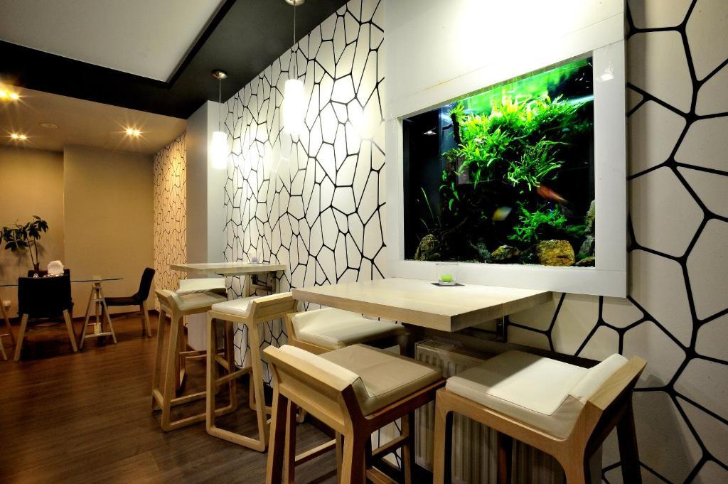 Hostel Promenada Rzeszow Bagian luar foto